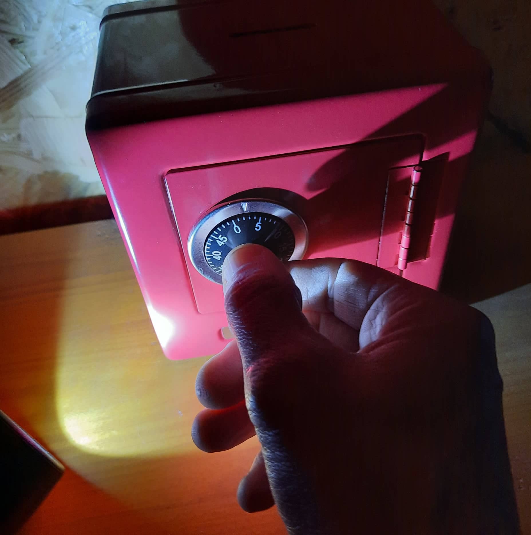 Coffre-fort en métal rouge avec code - Goki