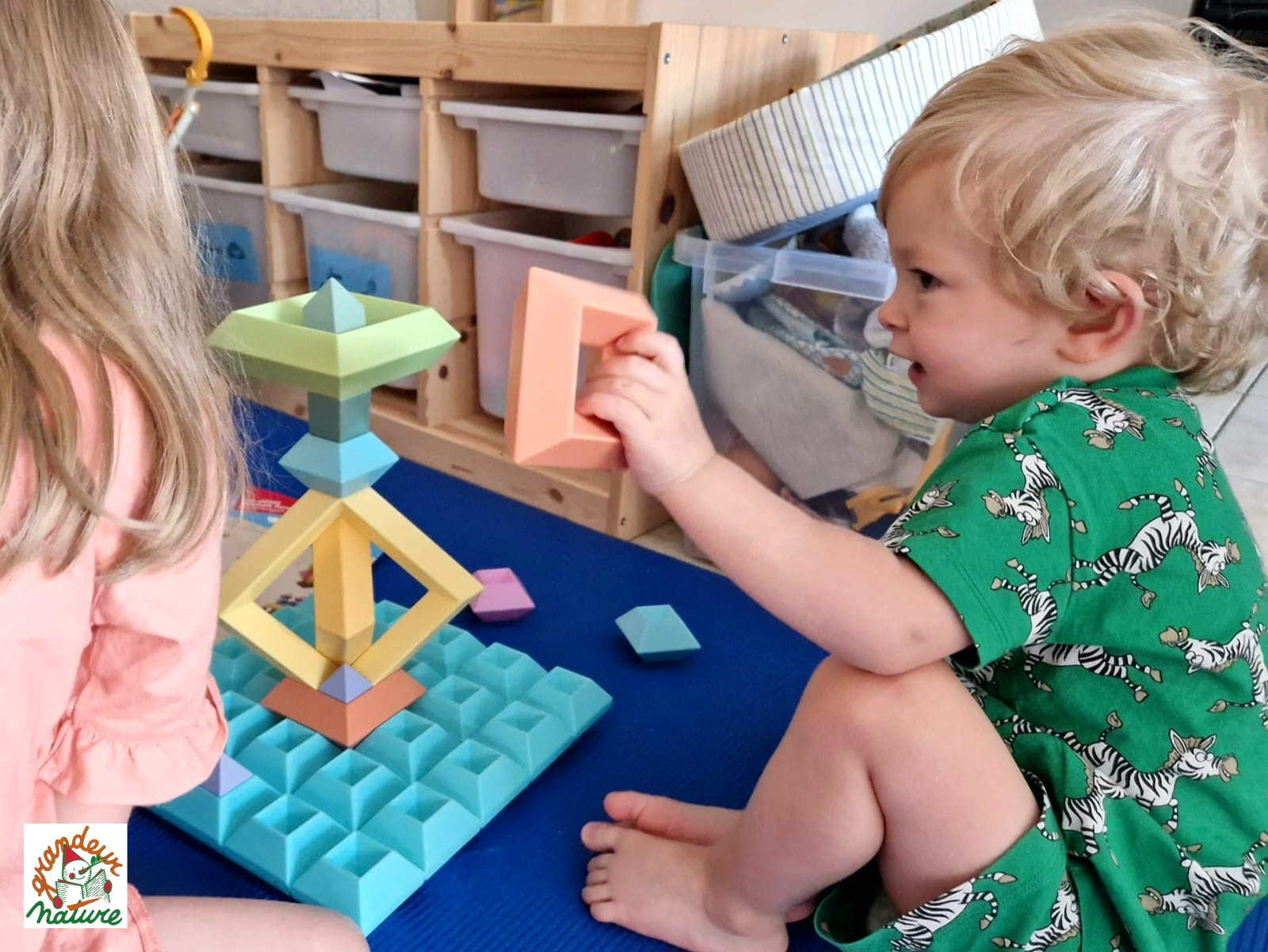 Pyramides arc-en-ciel / Gowi – Image 4