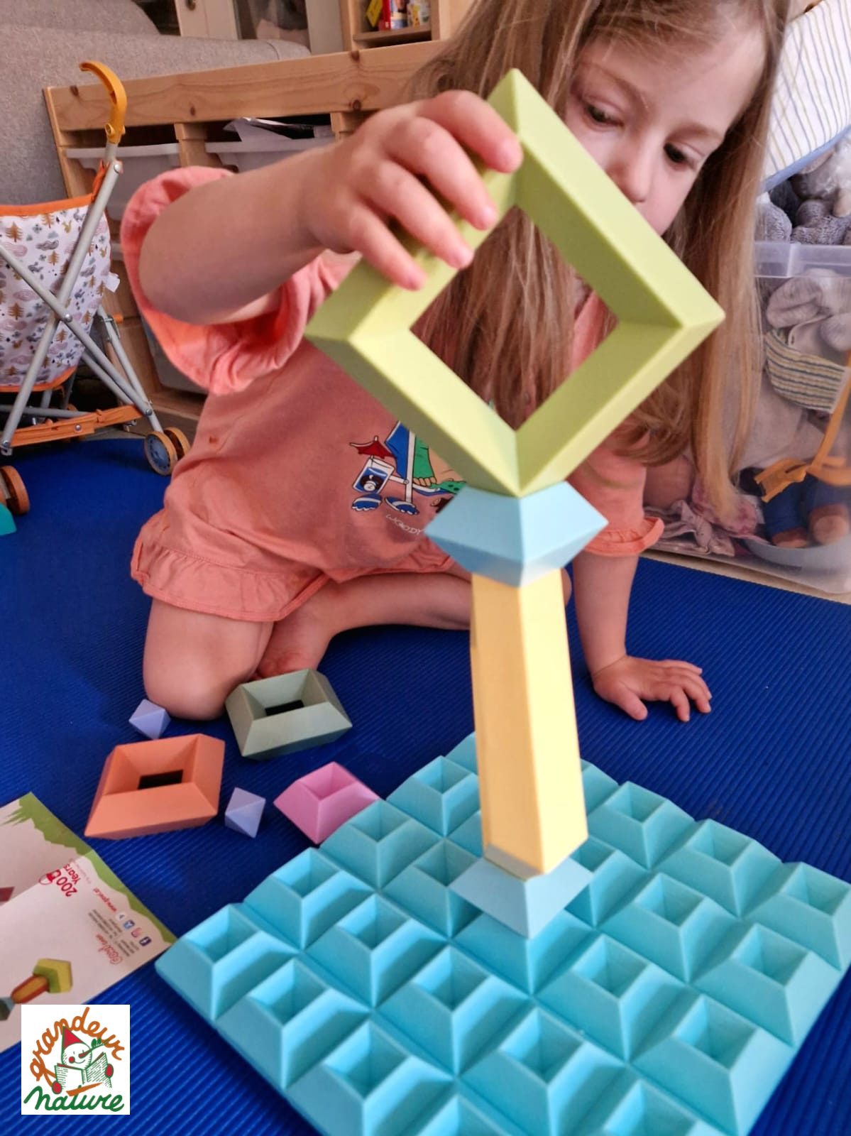 Pyramides arc-en-ciel / Gowi – Image 2