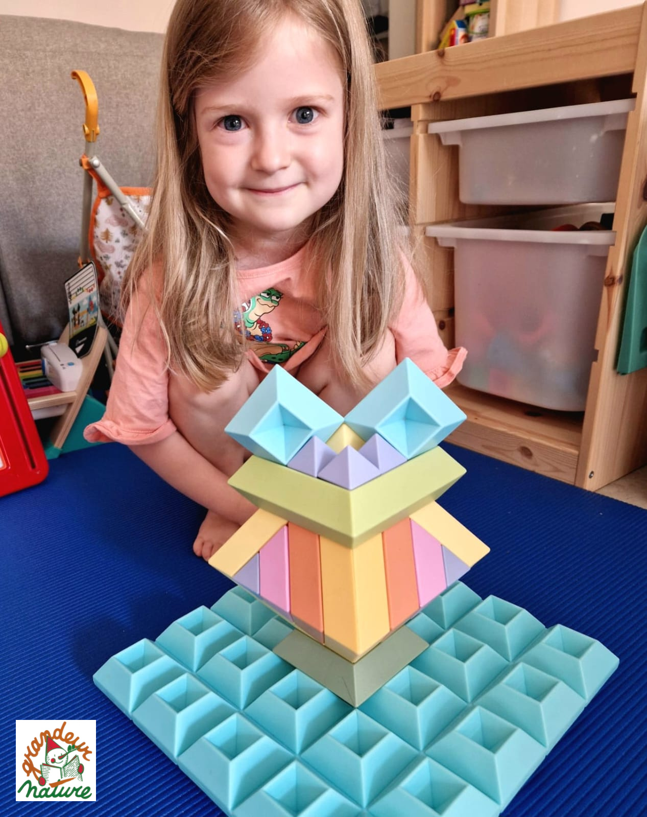 Pyramides arc-en-ciel / Gowi – Image 8