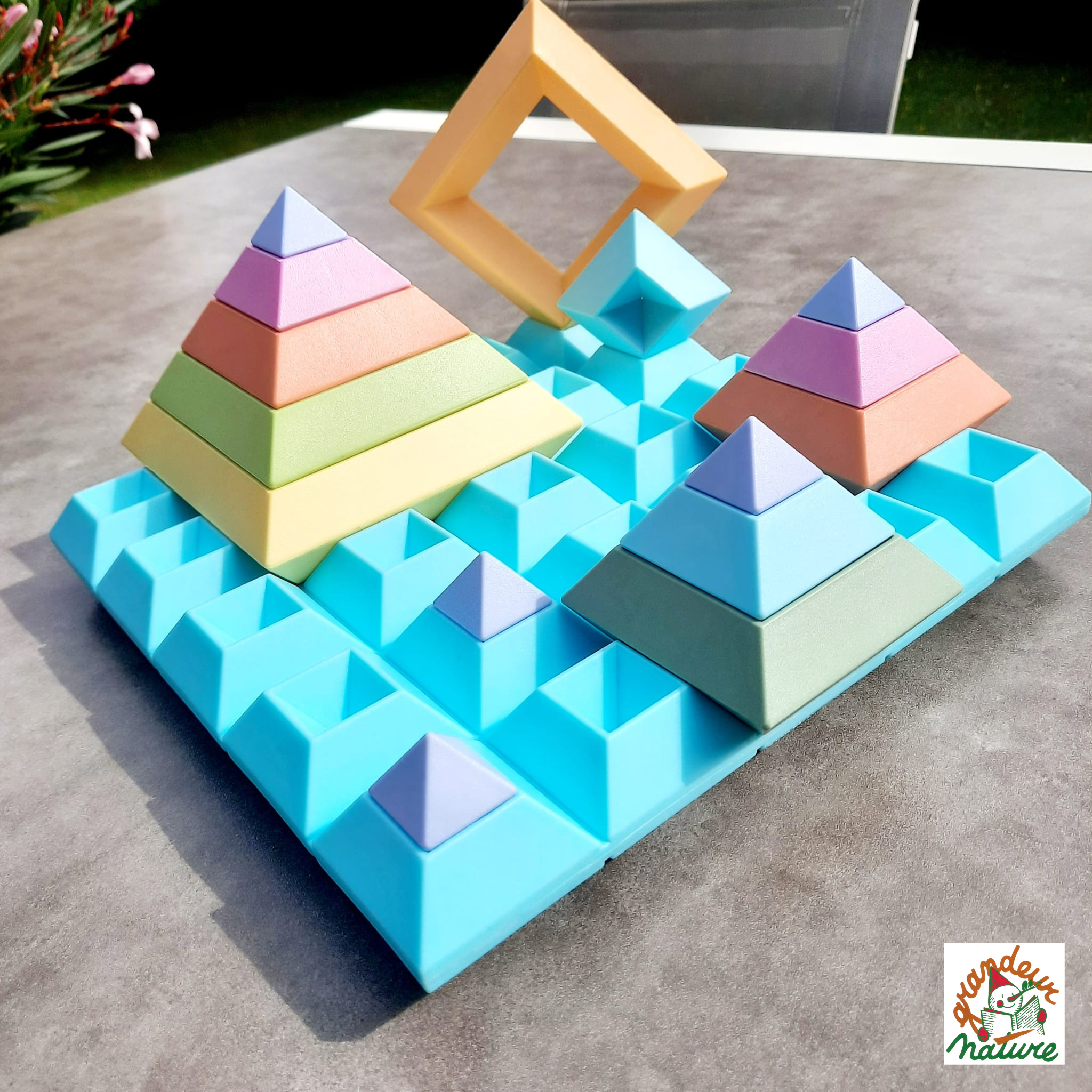 Pyramides arc-en-ciel / Gowi – Image 7