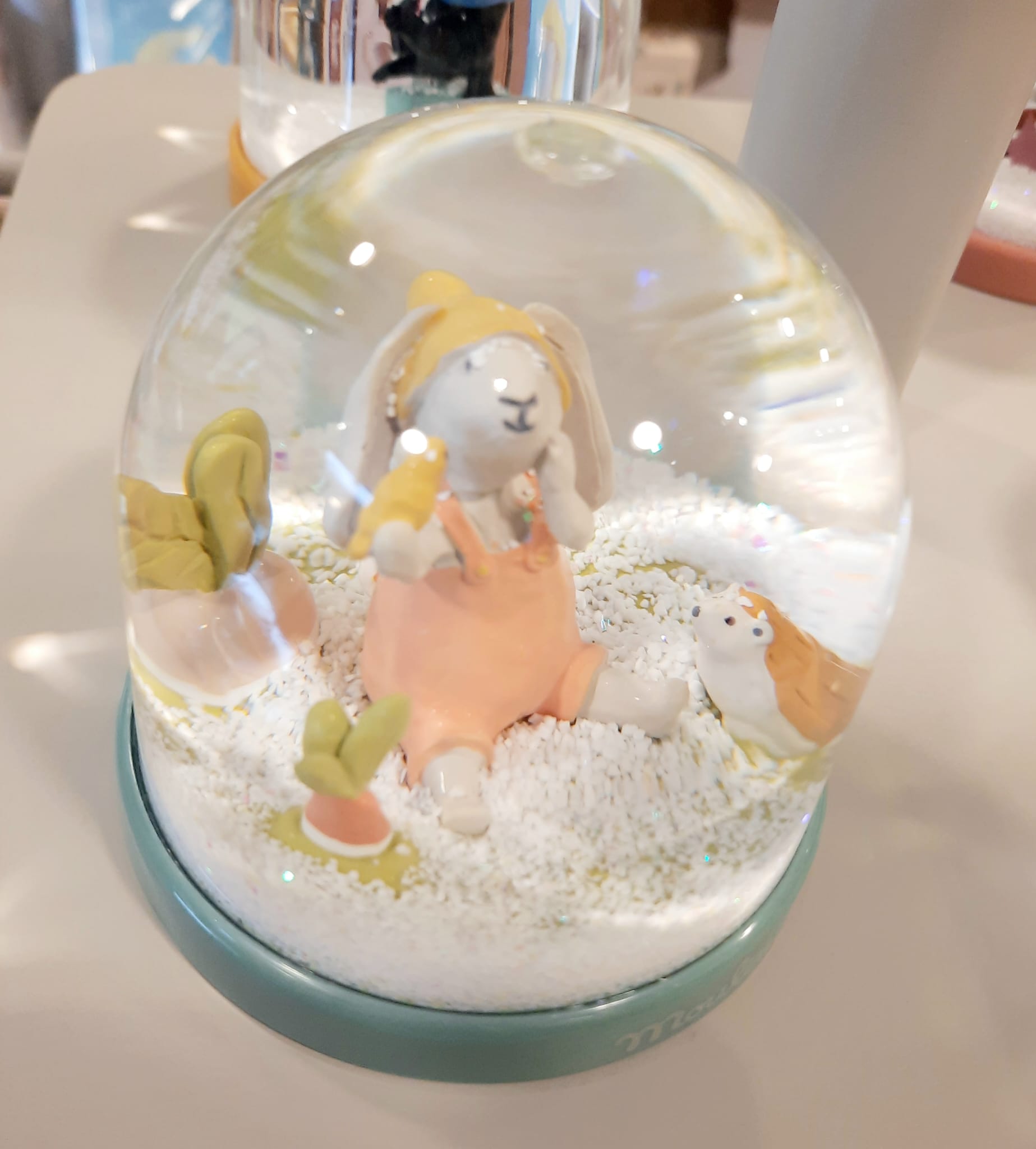 Boule à neige - 3 petits lapins / Moulin Roty – Image 2