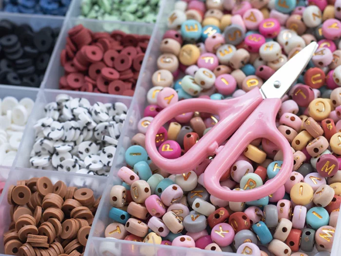 Maxi boite - 16 couleurs de perles heishi NATURE / La Petite Épicerie