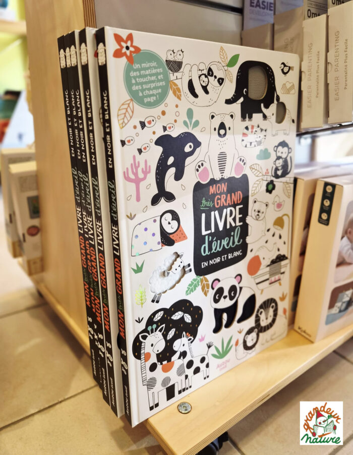 Mon très grand livre d'éveil en noir et blanc / Auzou