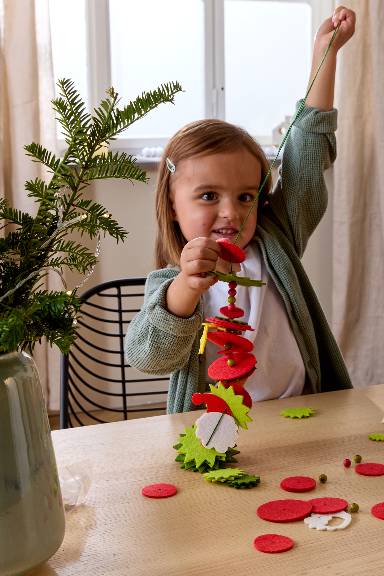 Premiers enfilages Guirlandes Père Noël - Craft kits / Haba – Image 3